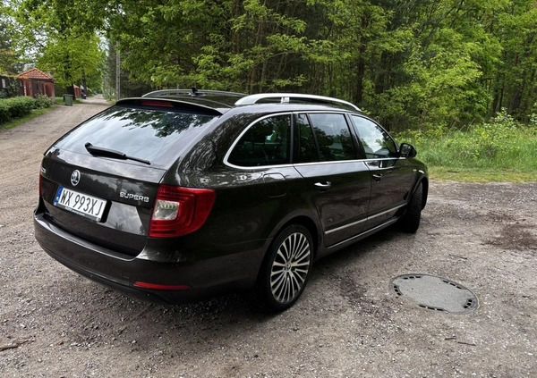 Skoda Superb cena 59000 przebieg: 300000, rok produkcji 2014 z Warszawa małe 277